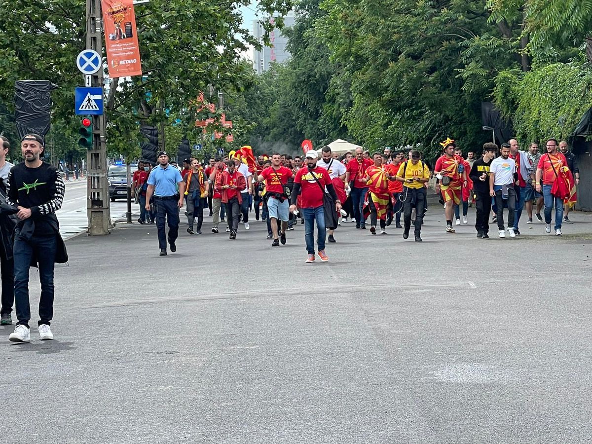 Nord-macedonenii, show în Centrul Vechi al Capitalei » Se îndreaptă acum spre Arena Națională