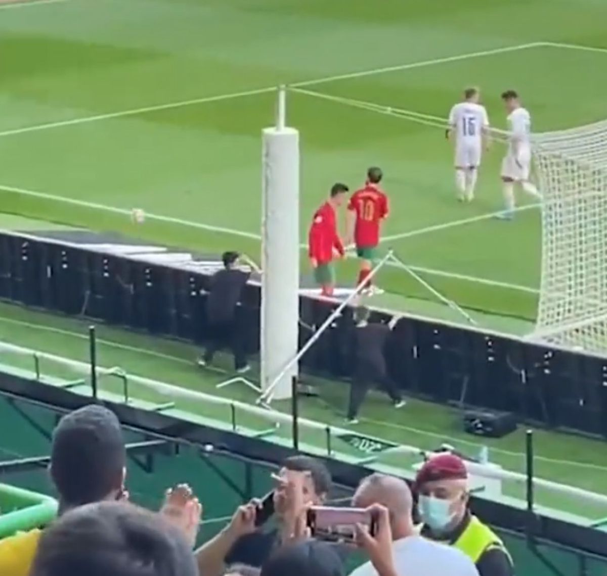 Cristiano Ronaldo a emoționat o lume întreagă! Gestul nevăzut la TV și devenit viral pe net