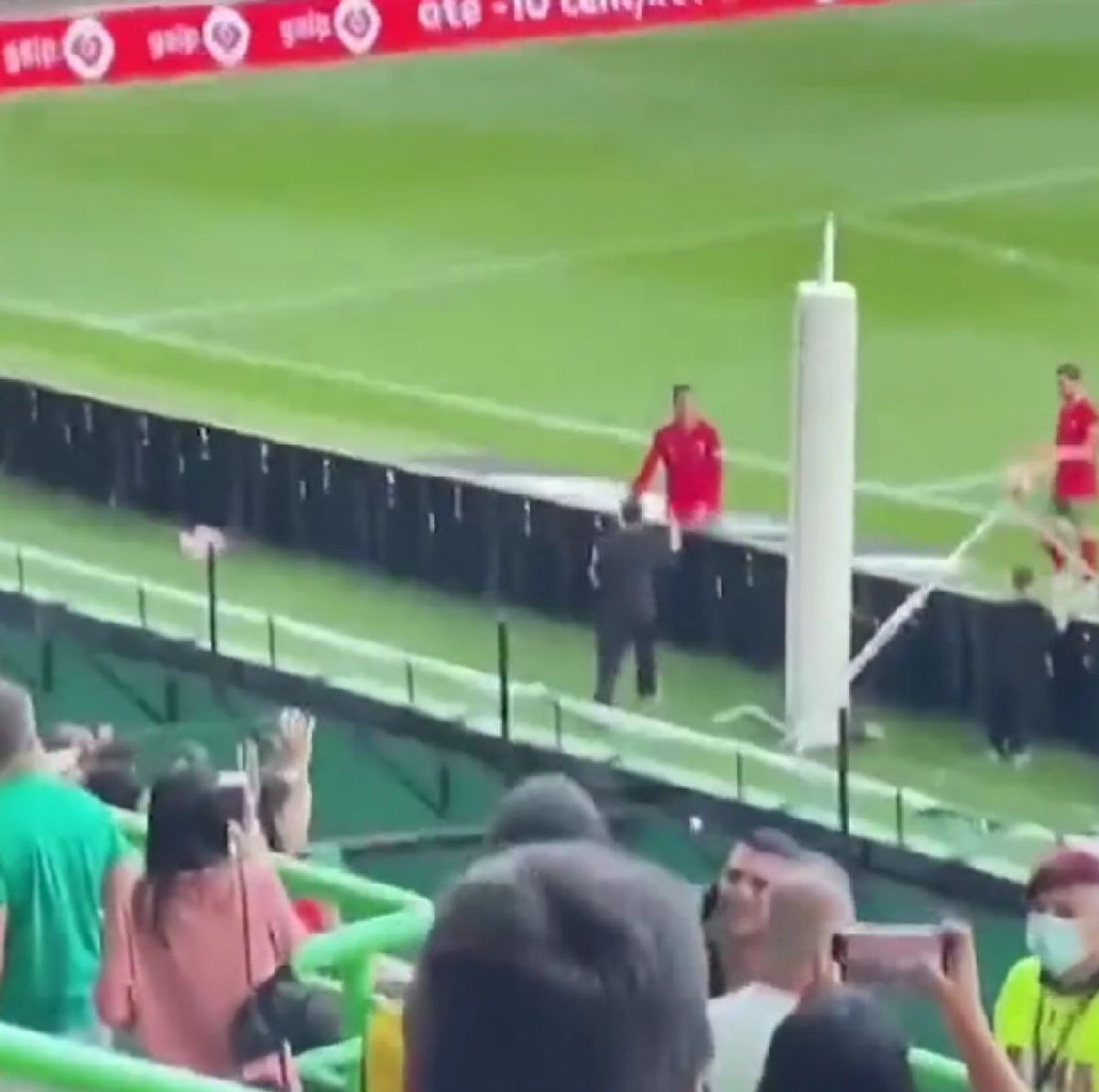 Cristiano Ronaldo a emoționat o lume întreagă! Gestul nevăzut la TV și devenit viral pe net