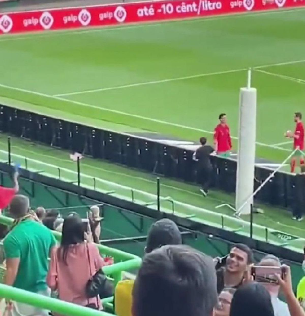 Cristiano Ronaldo a emoționat o lume întreagă! Gestul nevăzut la TV și devenit viral pe net