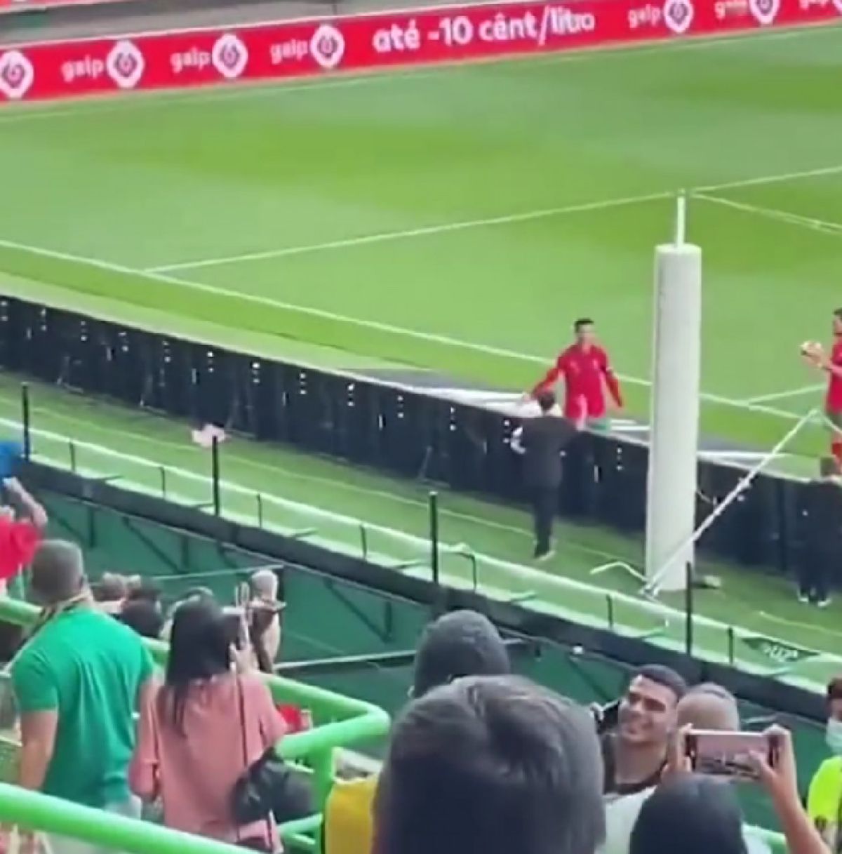 Cristiano Ronaldo a emoționat o lume întreagă! Gestul nevăzut la TV și devenit viral pe net
