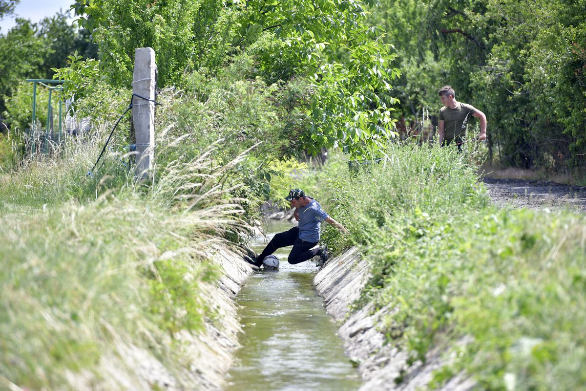 Arizona versus bătrânul Tarcisius » Primarul de 64 de ani a fost titular și echipa lui a luat 7 goluri cu mingile recuperate cu minciogul din canal!