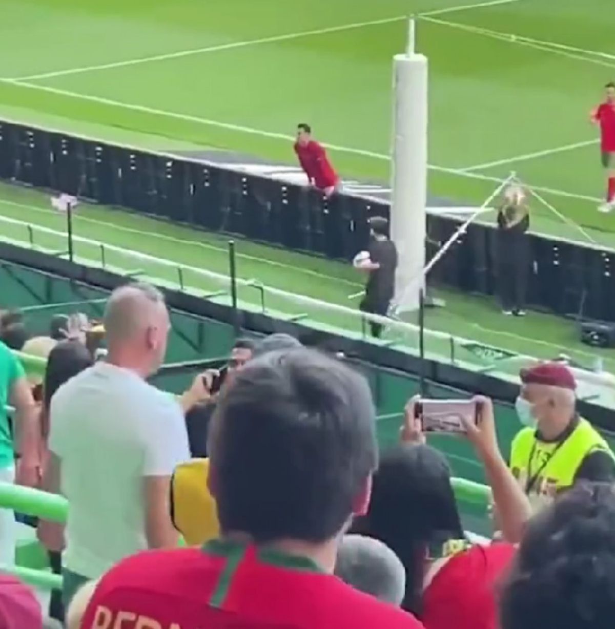 Cristiano Ronaldo a emoționat o lume întreagă! Gestul nevăzut la TV și devenit viral pe net