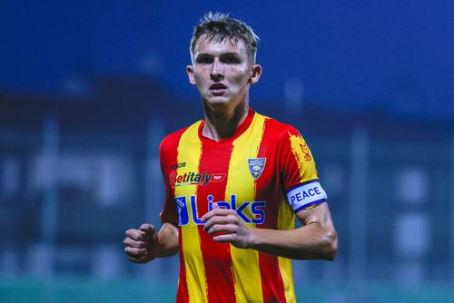 Căpitanul „giallo-rosso” este Alin Cătălin Vulturar (19 ani), cel care a debutat în fotbalul românesc la doar 14 ani și nouă luni, fiind cel mai tânăr jucător din istoria ligii secunde din România.