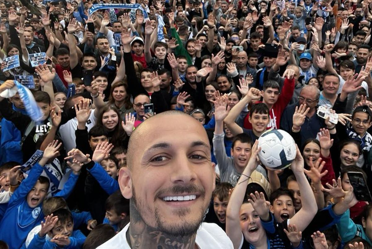 Alexandru Mitriță, prezentare de superstar în centrul Craiovei » Peste 1.000 de oameni au venit în piața „Mihai Viteazul”