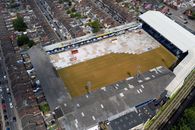 S-au apucat să demoleze cel mai ciudat stadion din Premier League » Imagini spectaculoase