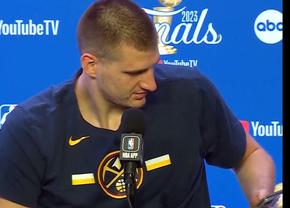 Jokic a scos telefonul să verifice mesajul de la Djokovic: „Chiar, ia să văd dacă m-a felicitat. Oh, rahat! Îl sting”