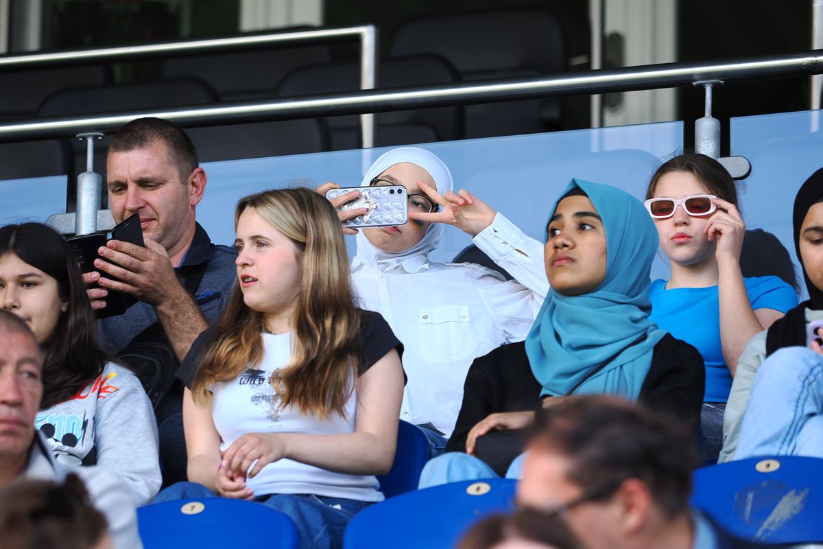 Ucraina învață să zâmbească din nou, alături de Mudryk și Zinchenko » Am asistat la primul antrenament al adversarei: chiote de bucurie în locul sirenelor și al războiului blestemat