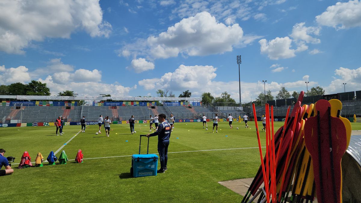 Aplicația secretă cu care „tricolorii” își spionează adversarii de la Euro: „Avem încărcate schemele de joc!”