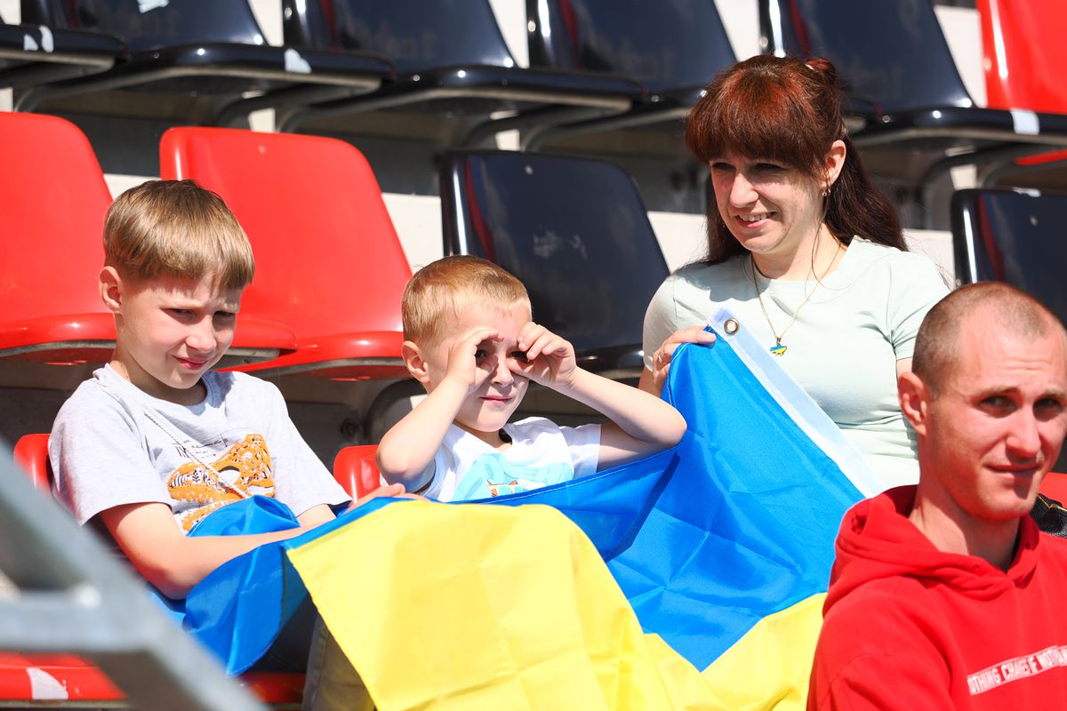 Ucraina învață să zâmbească din nou, alături de Mudryk și Zinchenko » Am asistat la primul antrenament al adversarei: chiote de bucurie în locul sirenelor și al războiului blestemat