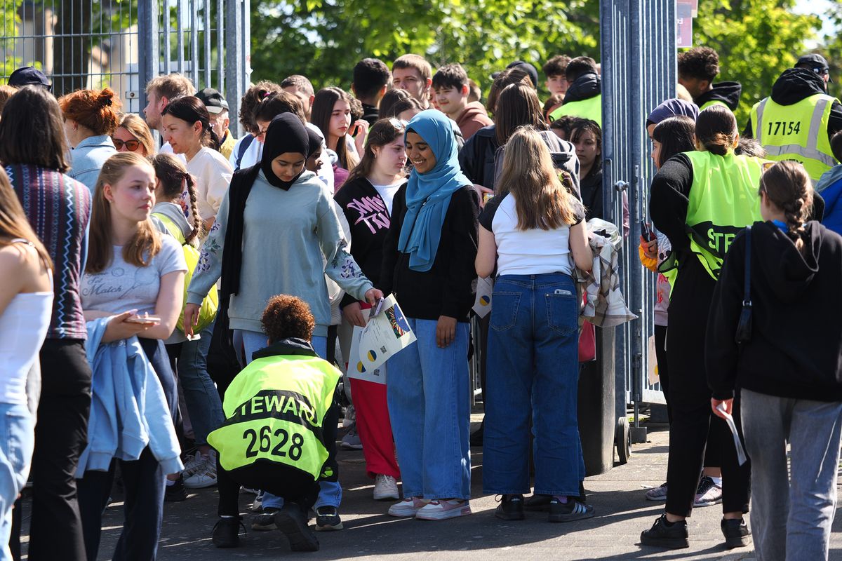 Ucraina învață să zâmbească din nou, alături de Mudryk și Zinchenko » Am asistat la primul antrenament al adversarei: chiote de bucurie în locul sirenelor și al războiului blestemat