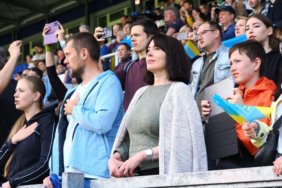 Ucraina învață să zâmbească din nou, alături de Mudryk și Zinchenko » Am asistat la primul antrenament al adversarei: chiote de bucurie în locul sirenelor și al războiului blestemat