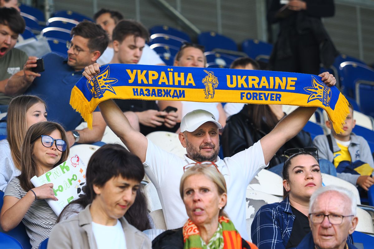 Ucraina învață să zâmbească din nou, alături de Mudryk și Zinchenko » Am asistat la primul antrenament al adversarei: chiote de bucurie în locul sirenelor și al războiului blestemat