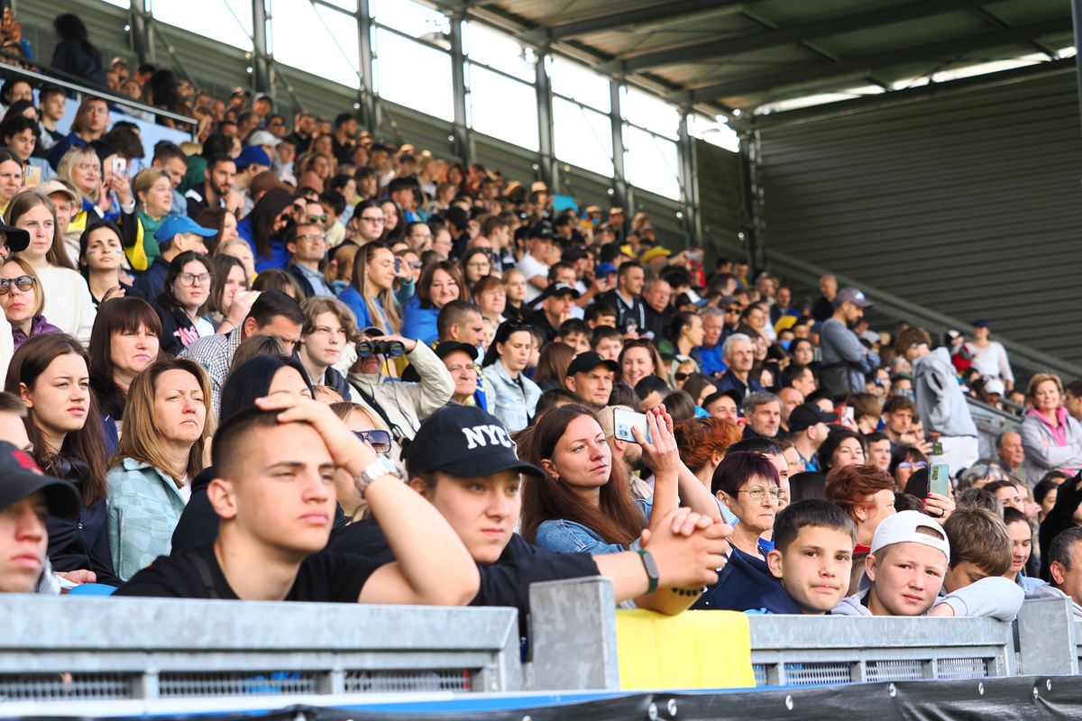 Ucraina învață să zâmbească din nou, alături de Mudryk și Zinchenko » Am asistat la primul antrenament al adversarei: chiote de bucurie în locul sirenelor și al războiului blestemat