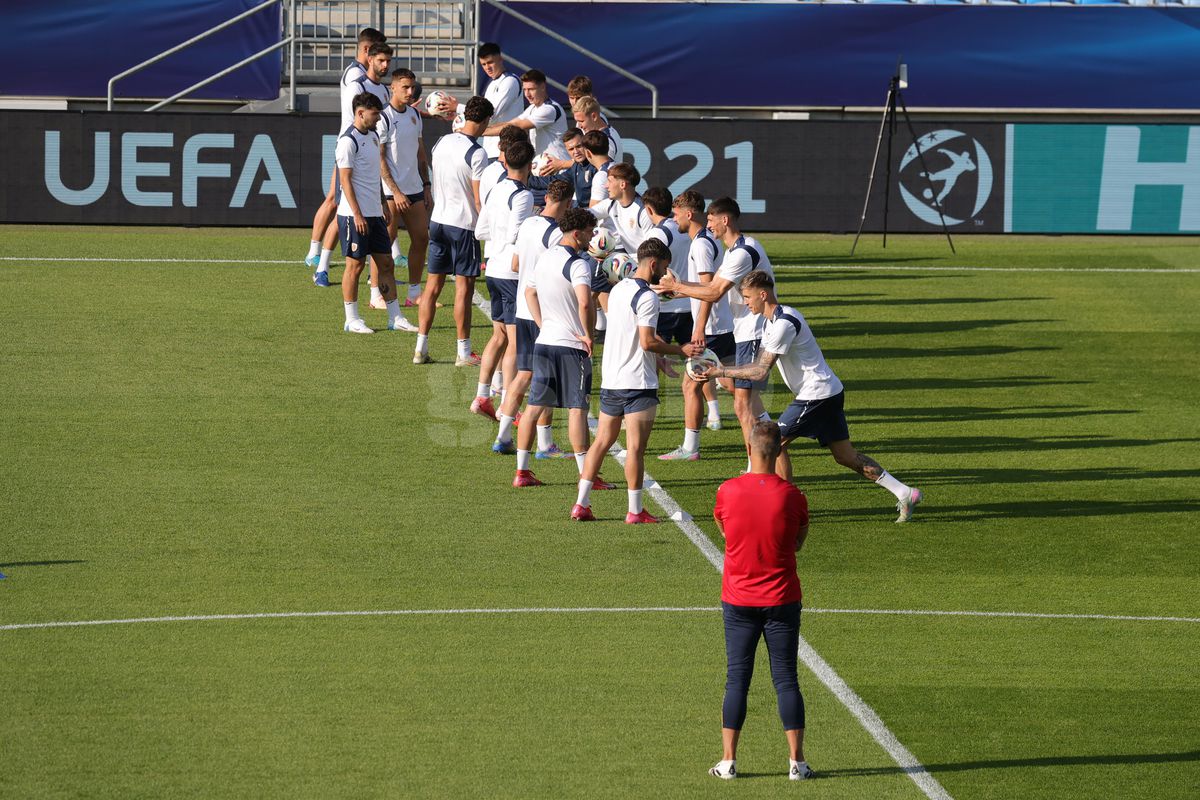 I-a pus în genunchi pe jucători! Antrenament oficial inedit al naționalei României înaintea meciului cu Spania, de la Euro U21