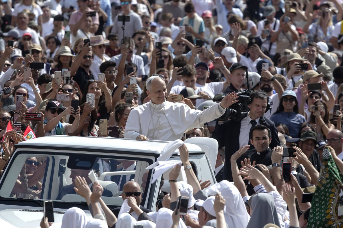 Papa Leon, cu șapca White Soxs