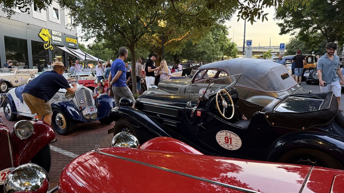 Imagini ca din perioada interbelică » Echipa GSP a participat la o cursă auto istorică: peste 100 de mașini de colecție