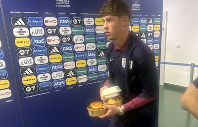 Incredibil ce au mâncat vedetele de zeci de milioane de euro din Premier League după victoria cu Cehia U21! » Părerea specialistului: „E o bombă inflamatorie”