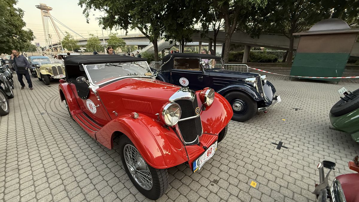 Imagini ca din perioada interbelică » Echipa GSP a participat la o cursă auto istorică: peste 100 de mașini de colecție