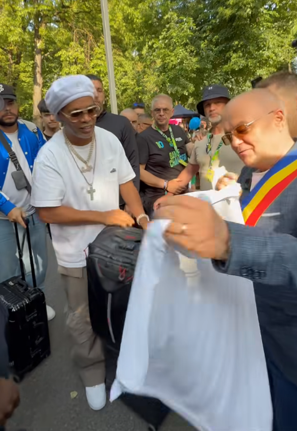 Ronaldinho a fost așteptat la Cluj de Emil Boc