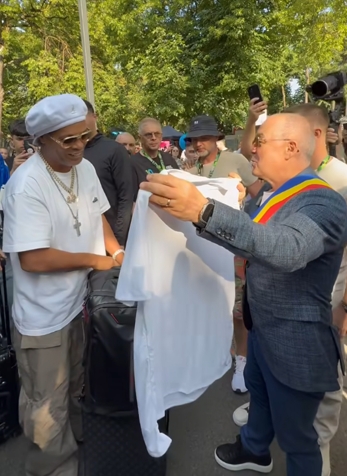 Ronaldinho a fost așteptat la Cluj de Emil Boc