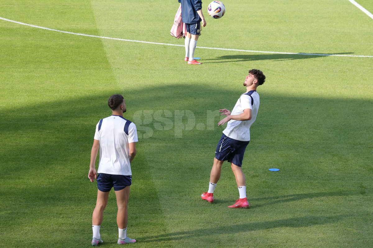 I-a pus în genunchi pe jucători! Antrenament oficial inedit al naționalei României înaintea meciului cu Spania, de la Euro U21