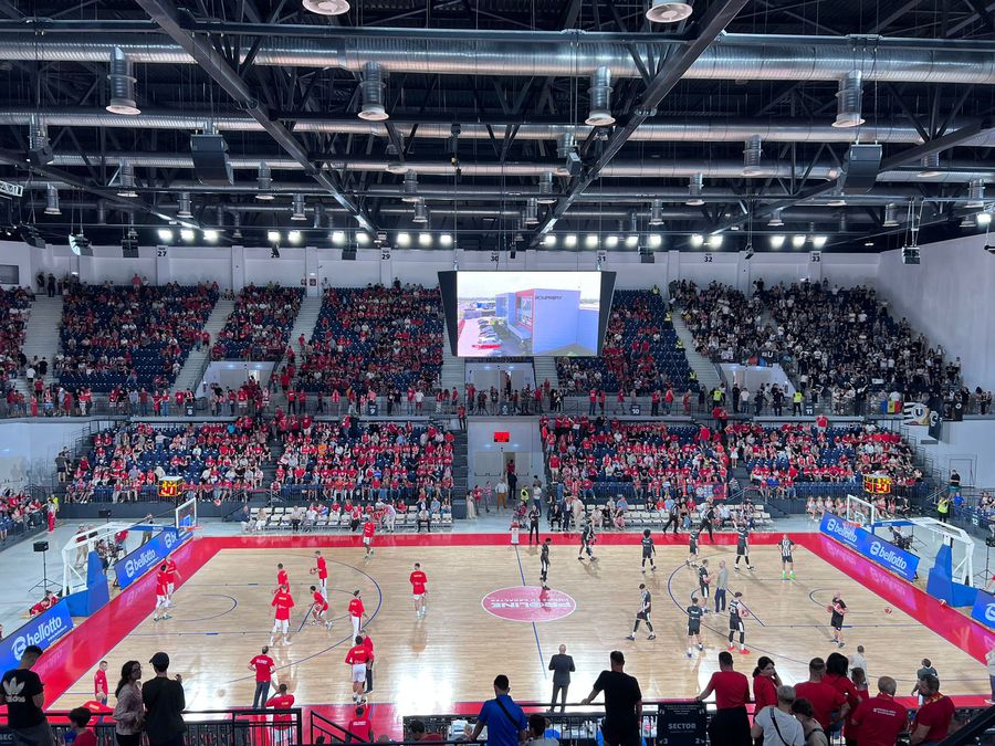 Oradea Arena, cu mai puțin de 10 minute până la startul meciului 5 U-BT Cluj-Napoca este campioana României pentru al 5-lea sezon consecutiv! Victorie remarcabilă în „decisiv” pentru alb-negri