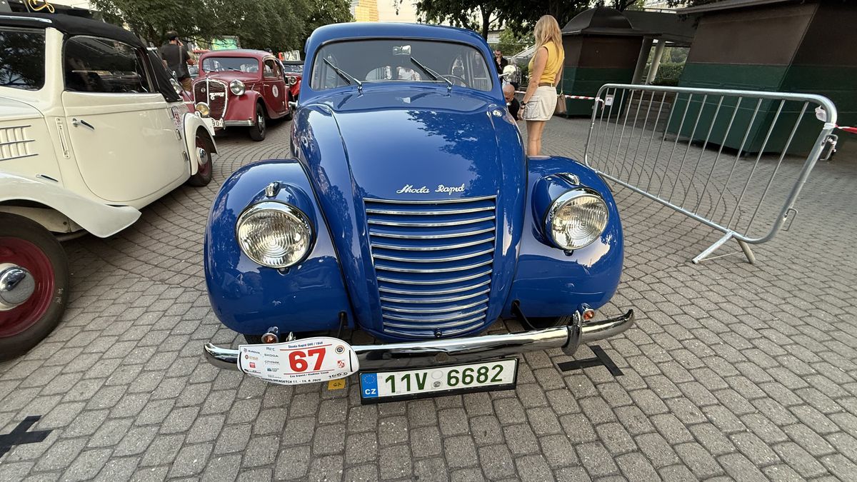 Imagini ca din perioada interbelică » Echipa GSP a participat la o cursă auto istorică: peste 100 de mașini de colecție