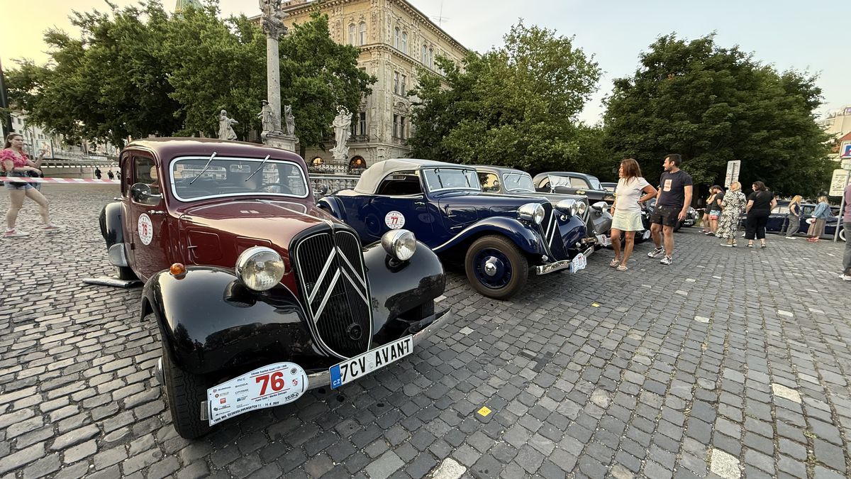 Imagini ca din perioada interbelică » Echipa GSP a participat la o cursă auto istorică: peste 100 de mașini de colecție