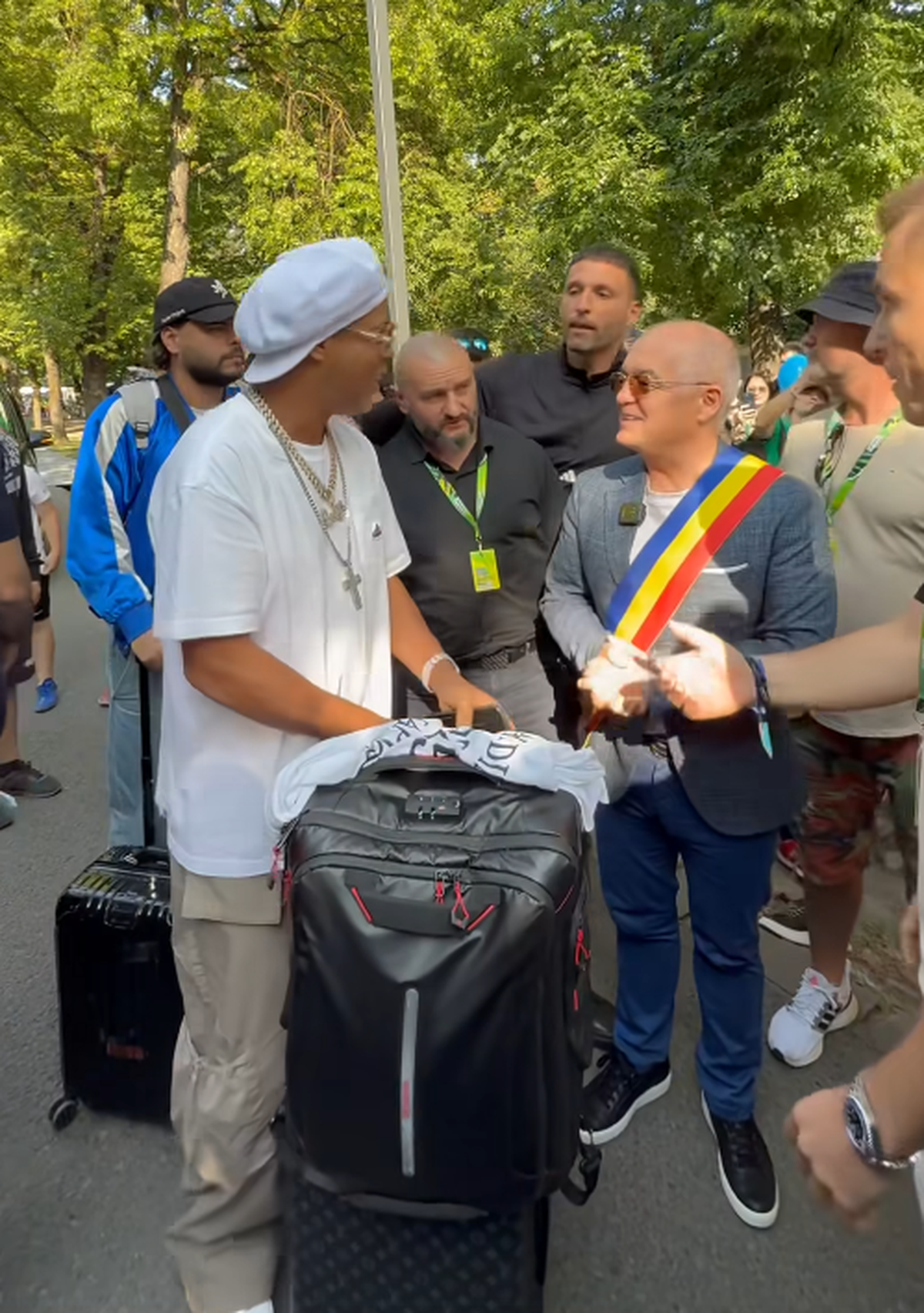 Ronaldinho a fost așteptat la Cluj de Emil Boc