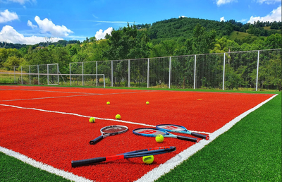 Racheta, zâmbetul și gazonul - cum devine tenisul sportul preferat al copiilor