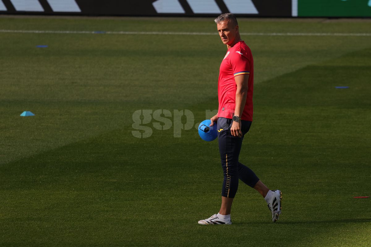 I-a pus în genunchi pe jucători! Antrenament oficial inedit al naționalei României înaintea meciului cu Spania, de la Euro U21