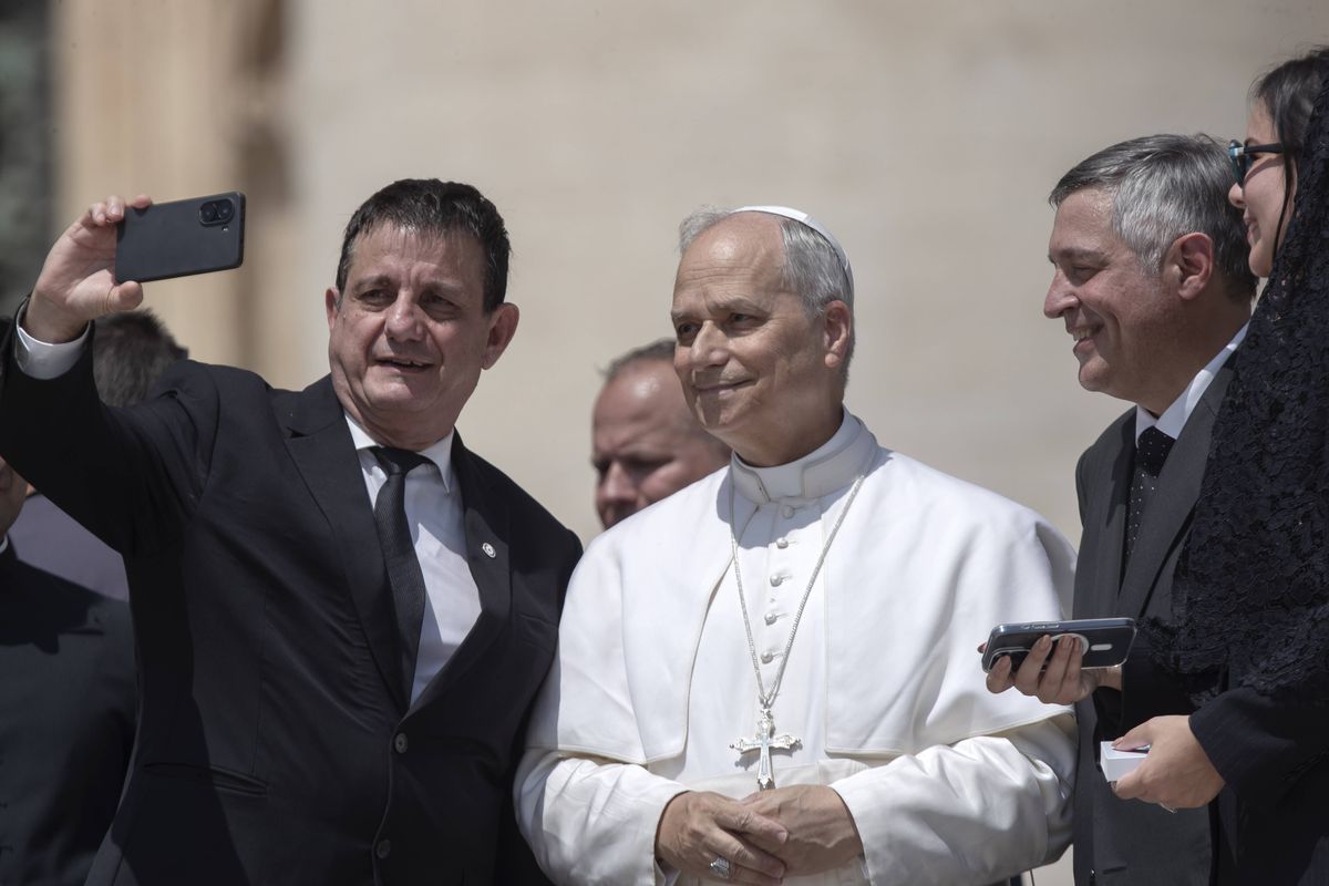 Papa Leon, cu șapca White Soxs