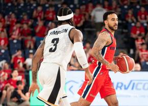Meci de totul sau nimic în Oradea Arena! Tensiunea este la cote înalte cu 10 minute rămase din duelul CSM Oradea - U-BT Cluj-Napoca