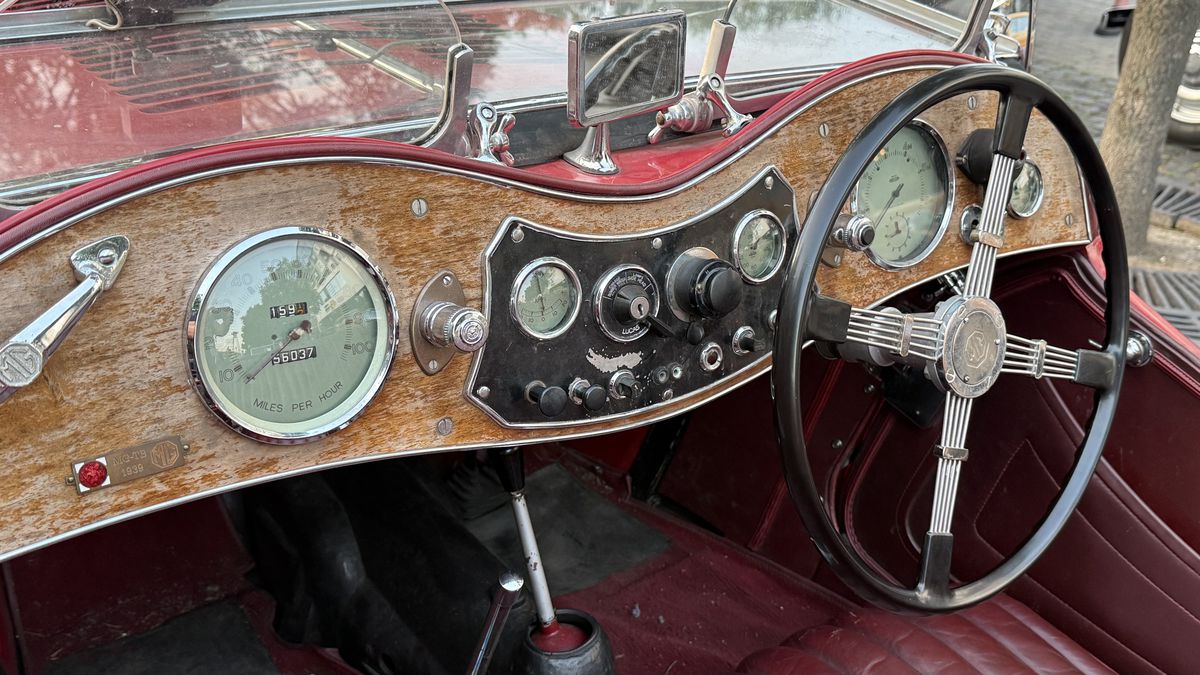 Imagini ca din perioada interbelică » Echipa GSP a participat la o cursă auto istorică: peste 100 de mașini de colecție