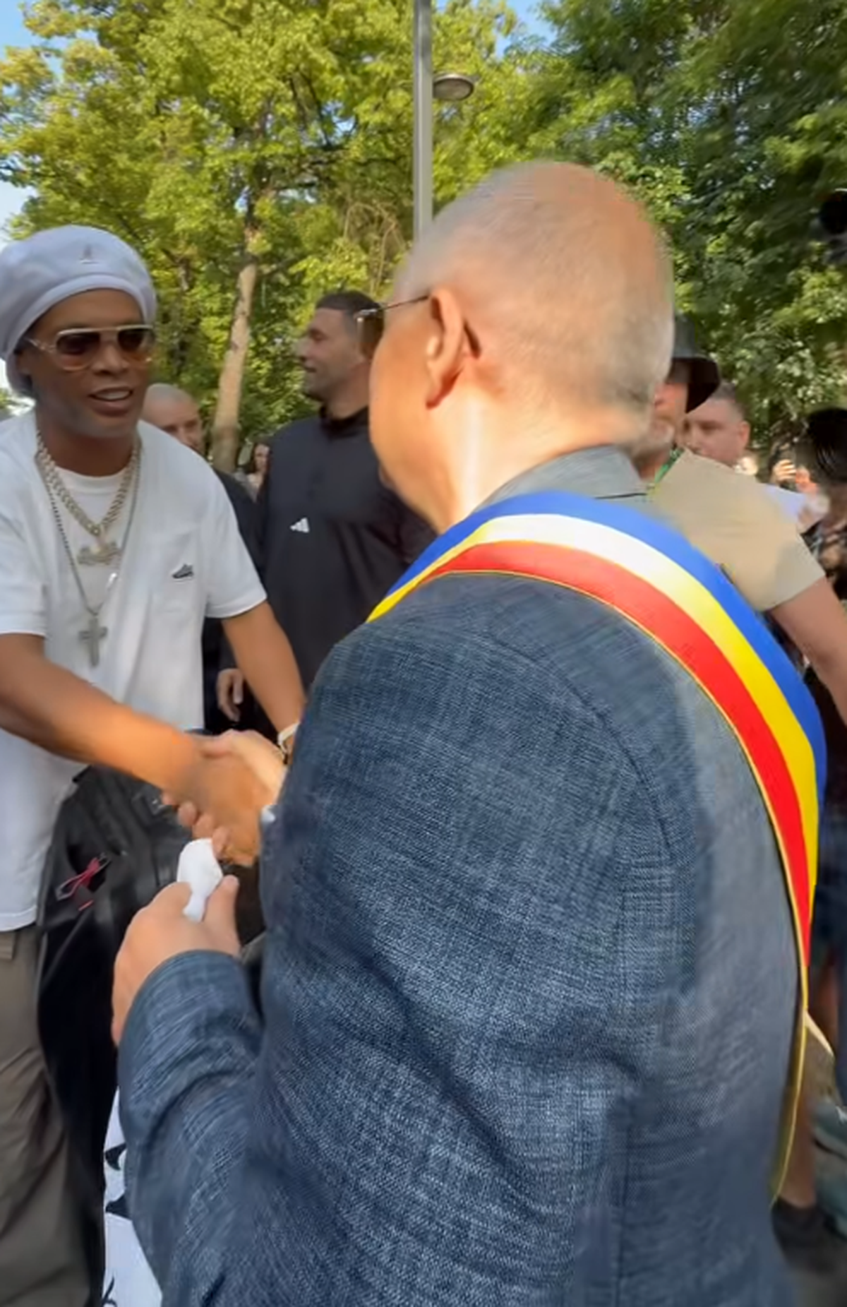 Ronaldinho a fost așteptat la Cluj de Emil Boc