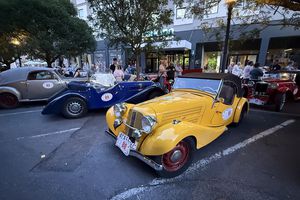 Imagini ca din perioada interbelică » Echipa GSP a participat la o cursă auto istorică: peste 100 de mașini de colecție