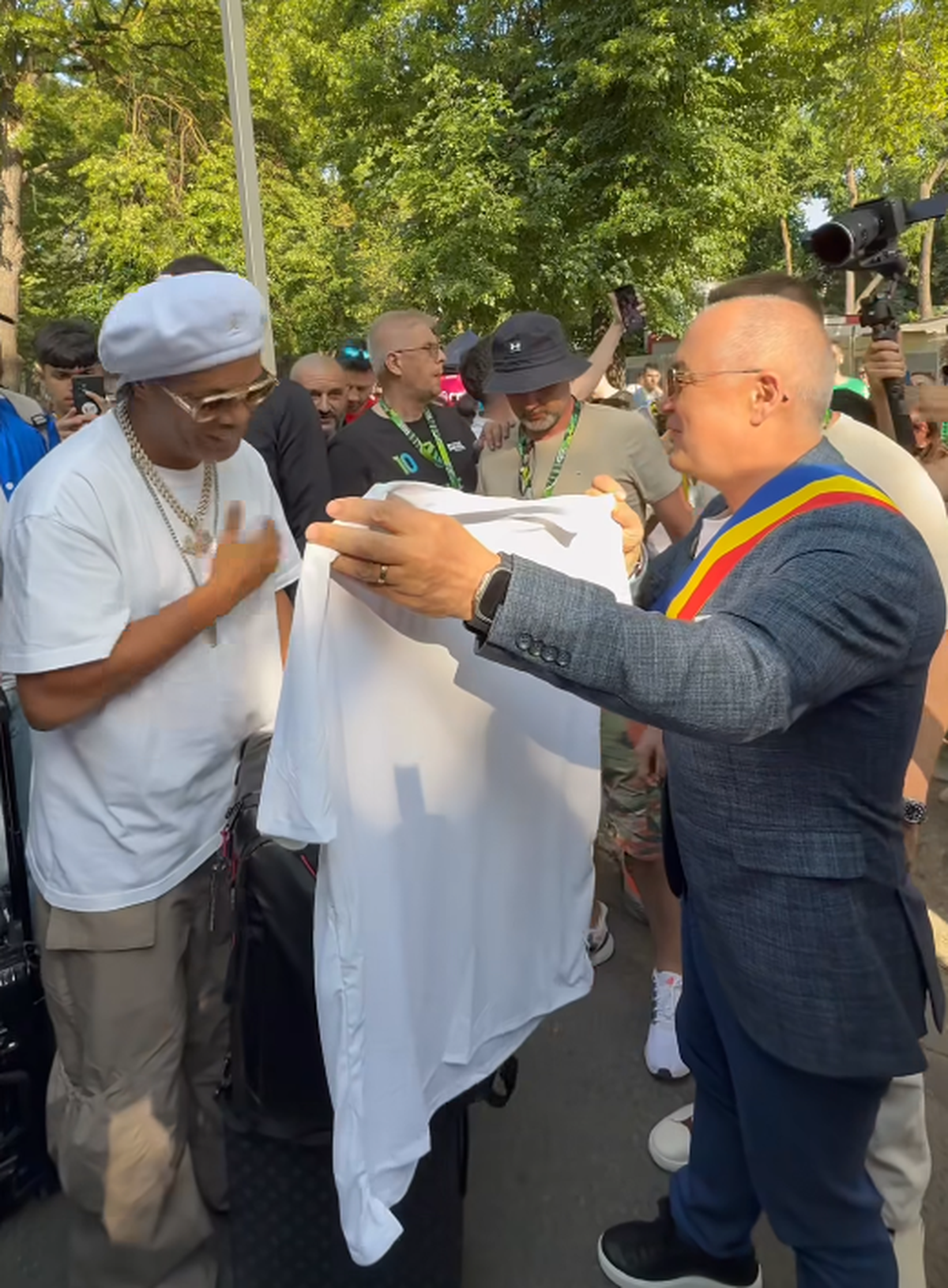 Ronaldinho a fost așteptat la Cluj de Emil Boc