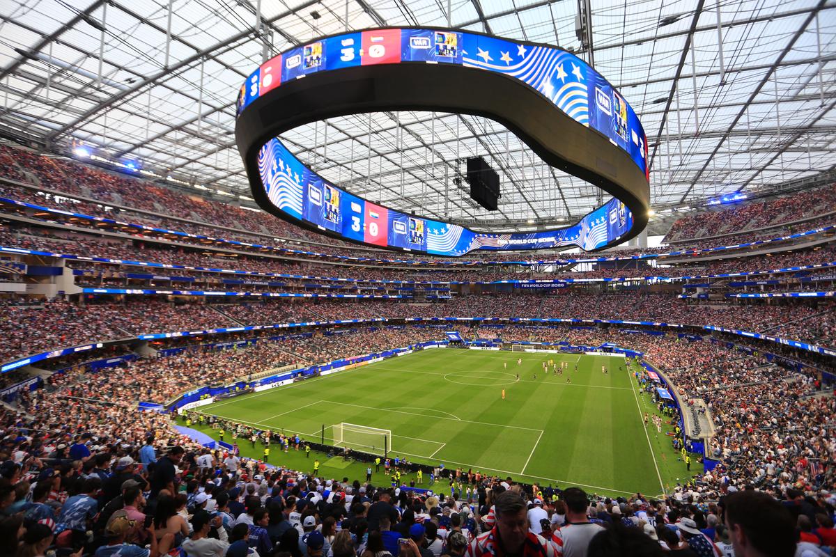 Poftiți în viitor! SUA - Paraguay s-a jucat pe cel mai scump stadion din lume, care ne-a arătat cum va arăta fotbalul de mâine