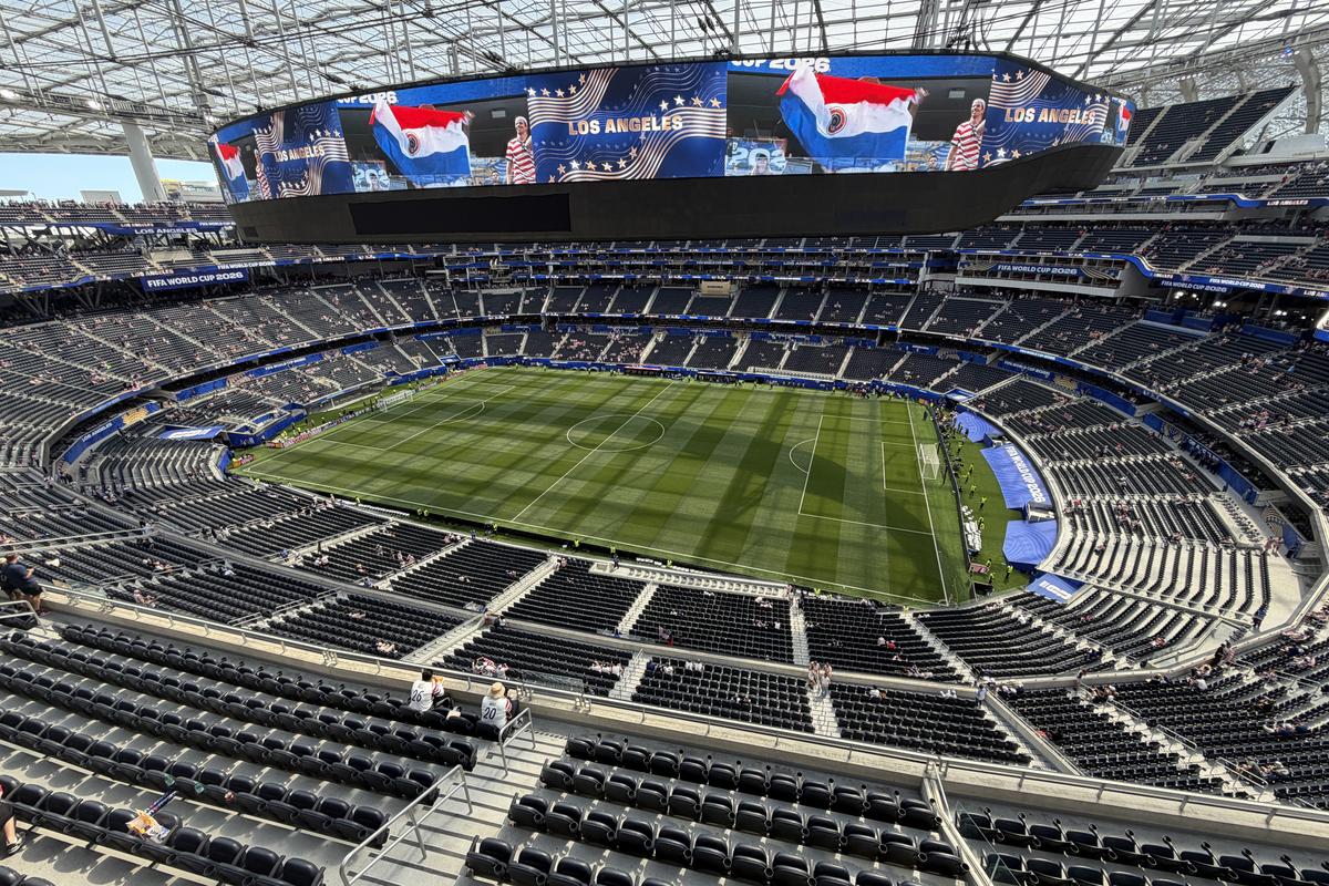 Poftiți în viitor! SUA - Paraguay s-a jucat pe cel mai scump stadion din lume, care ne-a arătat cum va arăta fotbalul de mâine