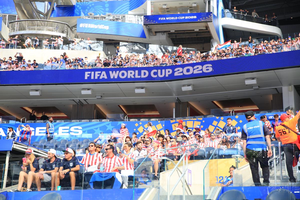 Imagini cu arena SoFi din Los Angeles 2