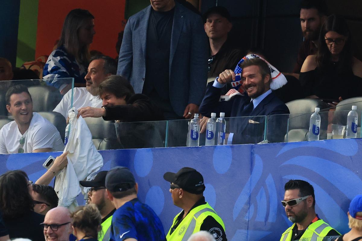 I l-a aruncat în cap lui Beckham! Reporterul GSP era la 3 metri distanță și a surprins întreaga scenă ciudată, la SUA - Paraguay
