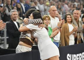 Discursul Simonei Halep nu se putea încheia într-un mod mai emoționant: „Vreau să rămâneți puțin în picioare!”