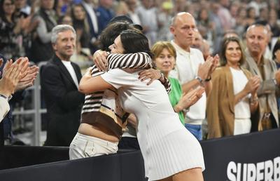 Discursul Simonei Halep nu se putea încheia într-un mod mai emoționant: „Vreau să rămâneți puțin în picioare!”