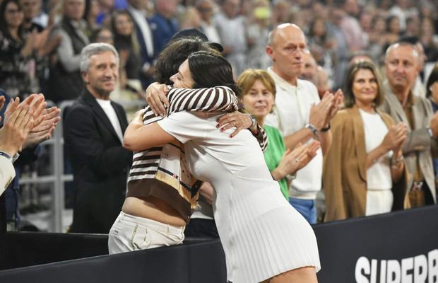 Discursul Simonei Halep nu se putea încheia într-un mod mai emoționant: „Vreau să rămâneți puțin în picioare!”