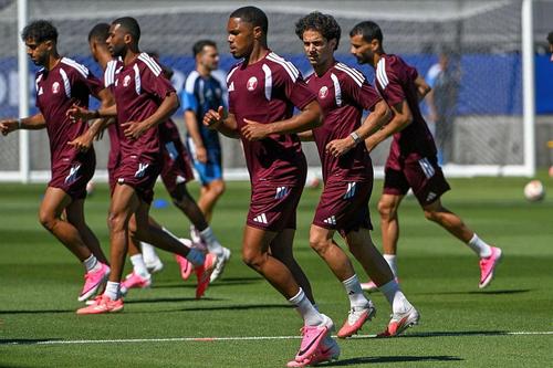 Qatar, la antrenamentul oficial dinaintea meciului cu Elveția // foto: Imago Images