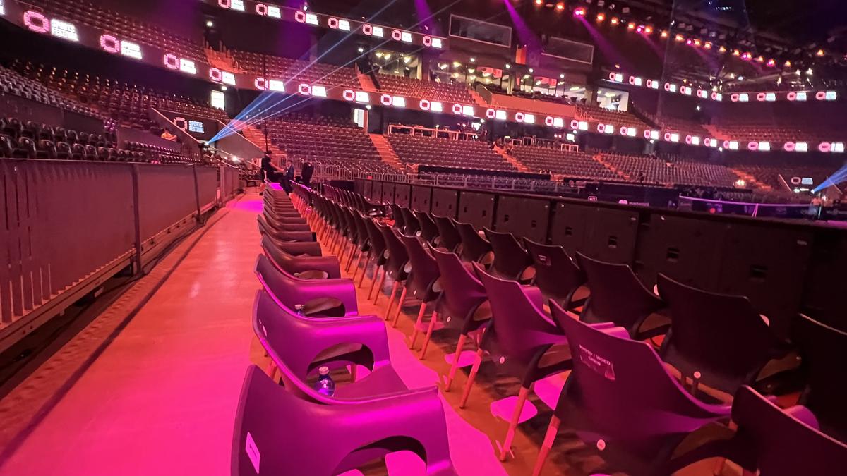 Bătaie de joc la Sports Festival: locurile de la masa presei, cedate VIP-urilor! Jurnaliștii, forțați să se descurce fără mese