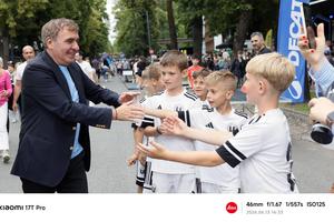 Fotografii de colecție și multe autografe  » Unde a aterizat Gică Hagi, după ce a refuzat să meargă la Campionatul Mondial