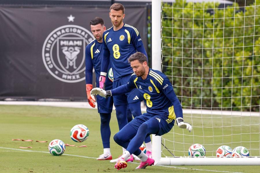 Craig Gordon a primit 83 de goluri în 84 de meciuri la naționala Scoției (34 de partide cu poarta intactă) / Foto: GetyImages Și-a riscat viața pentru a-și împlini visul american » Povestea celui mai în vârstă jucător la acest Mondial
