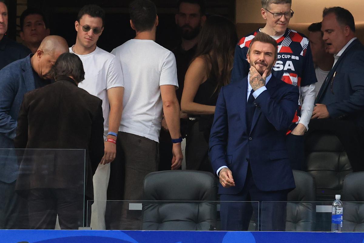 I l-a aruncat în cap lui Beckham! Reporterul GSP era la 3 metri distanță și a surprins întreaga scenă ciudată, la SUA - Paraguay